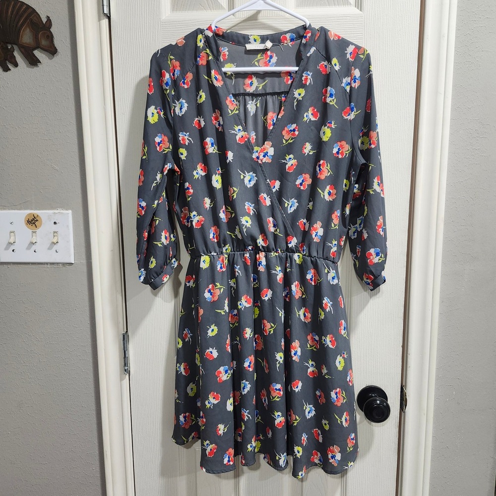 Lush Gray Floral Surplice Mini Dress Elastic Waist 3/4 Sleeve Size Medium
